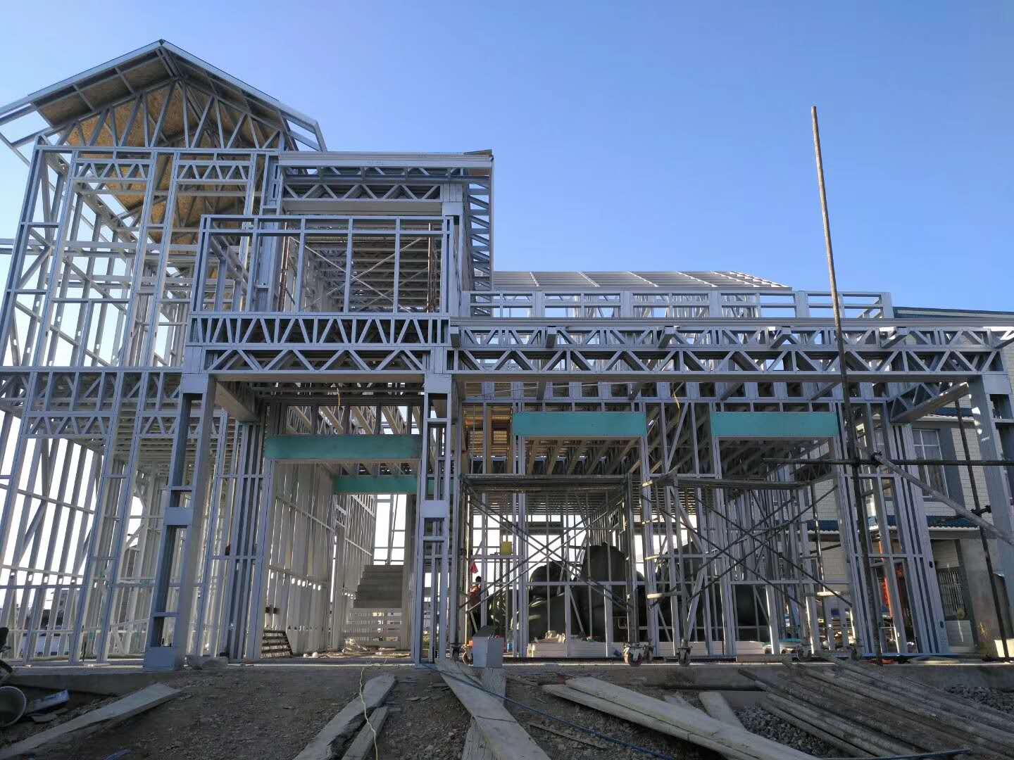 搭建中的輕鋼別墅 搭建中的輕鋼別墅