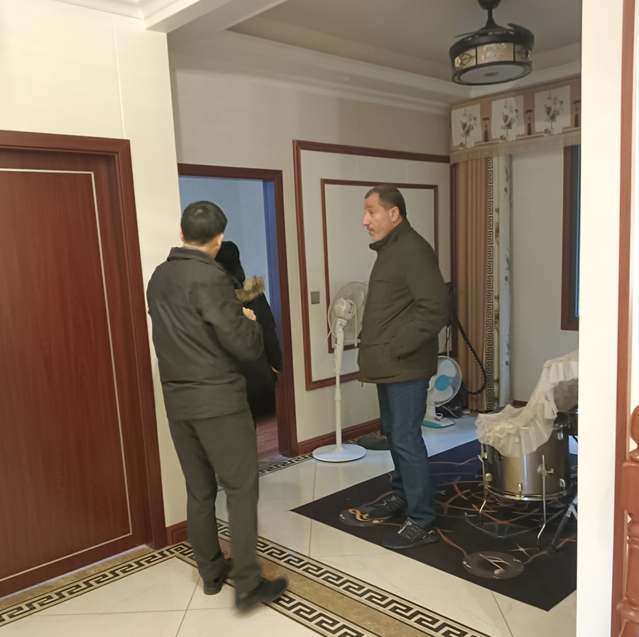 迪拜合作伙伴在會議室準備交流 迪拜合作伙伴在會議室準備交流