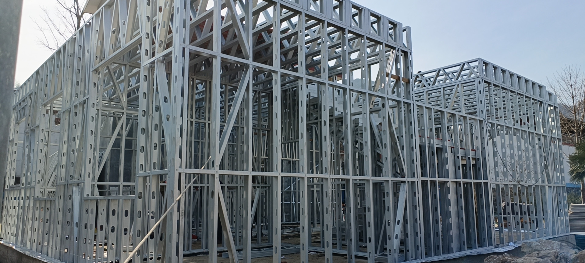 輕鋼別墅地基一般需要打多深？