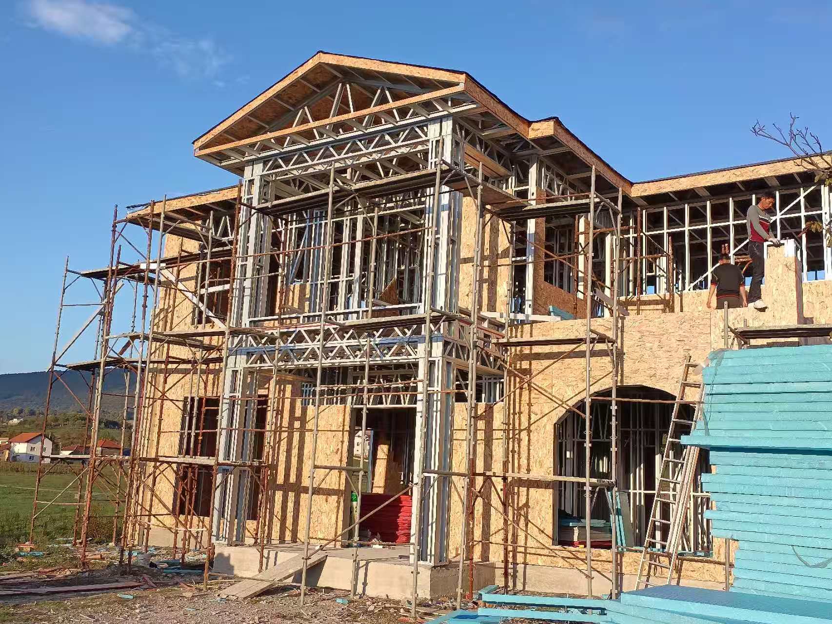 接近完工的輕鋼別墅