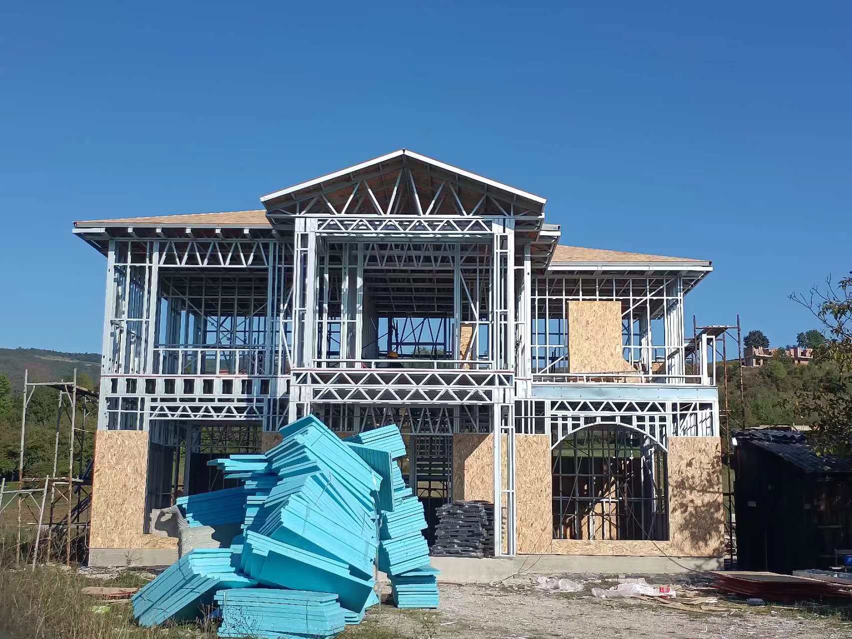 輕鋼房屋在地震中的表現(xiàn)為何優(yōu)于框架結(jié)構(gòu)？—吉馬輕鋼別墅公司揭秘